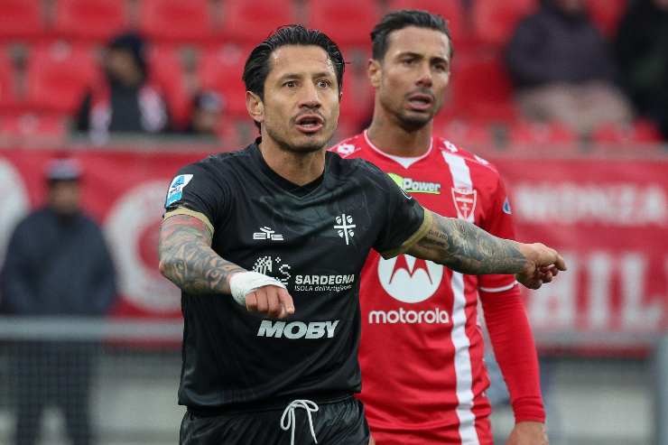 Gianluca Lapadula con la maglia del Cagliari
