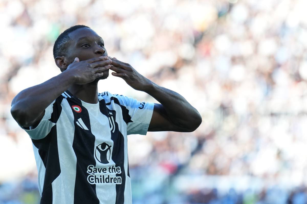 Kolo Muani spinge, la Juve aspetta: c’è un nodo sulla formula Kolo Muani spinge, la Juve aspetta: c’è un nodo sulla formula
