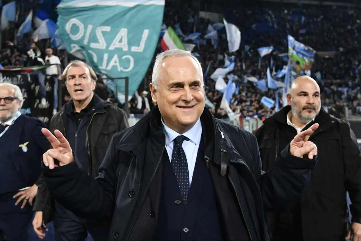Lotito sorride