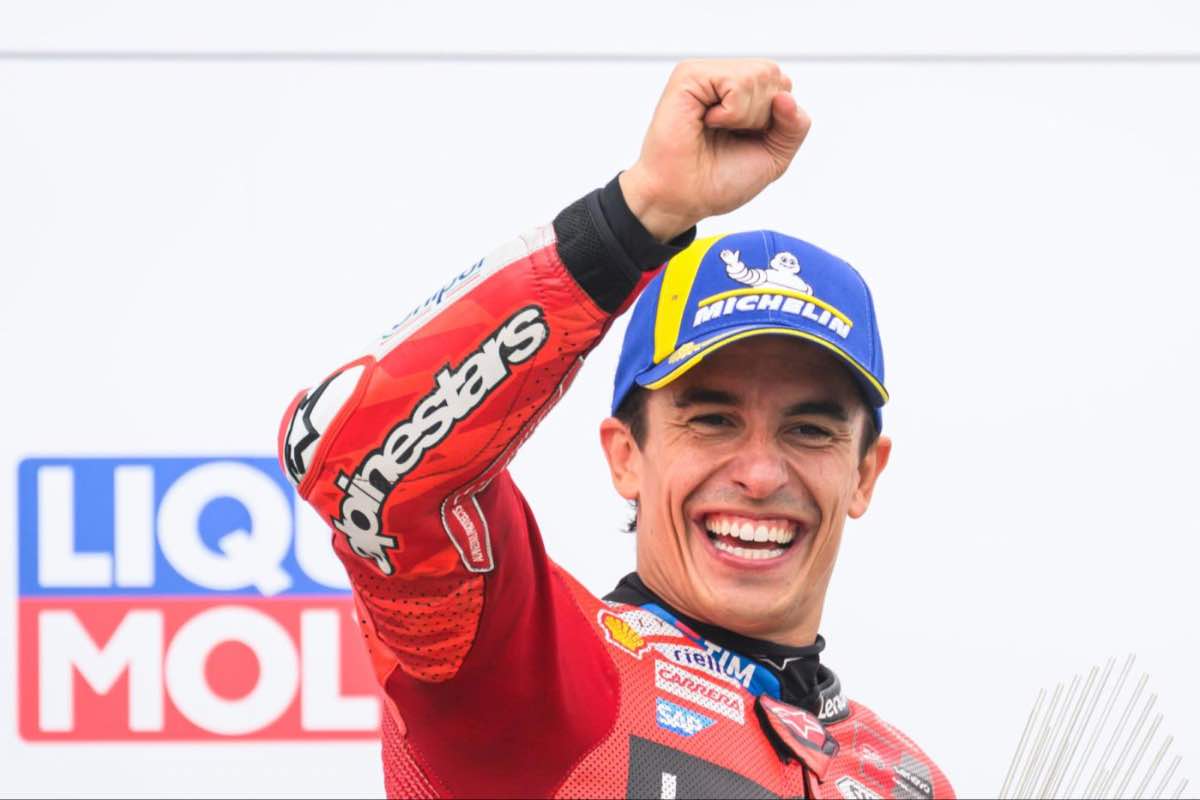 MotoGP, Marquez conquista la Sprint di Brno davanti ad Acosta: rammarico Bagnaia MotoGP, Marquez conquista la Sprint di Brno davanti ad Acosta: rammarico Bagnaia