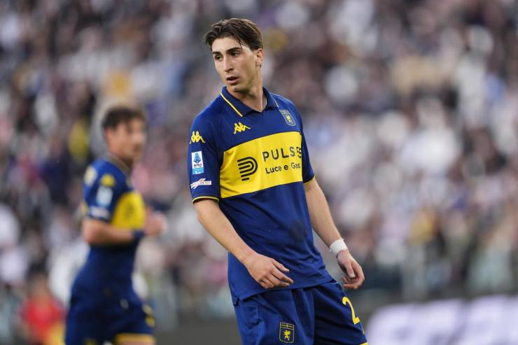 Fabio Miretti con la maglia del Genoa