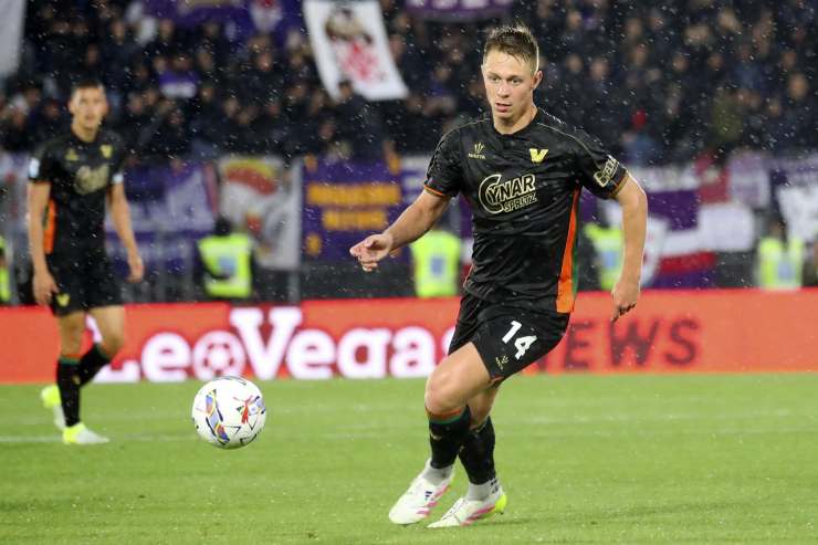 Hans Nicolussi Caviglia con la maglia del Venezia