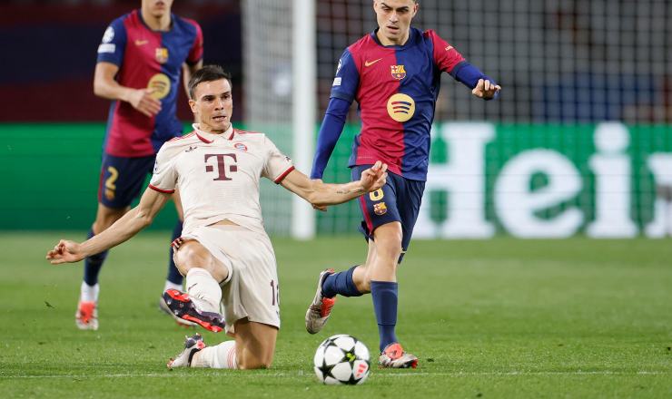 Joao Palhinha in azione col Bayern Monaco contro il Barcellona.