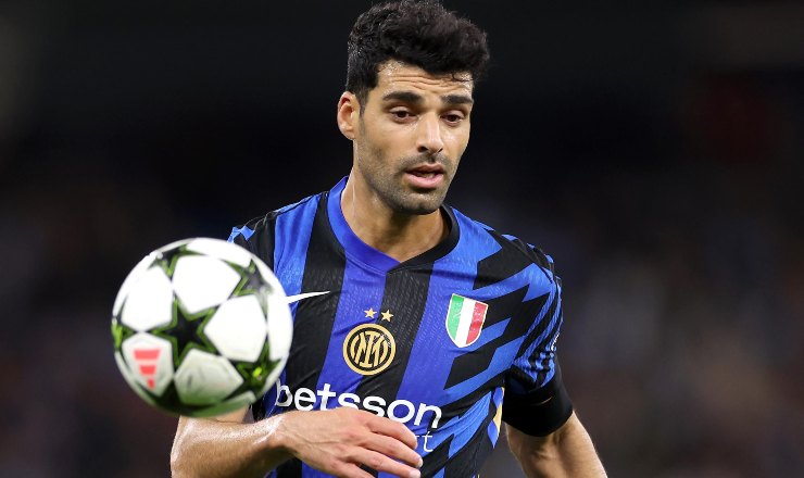 Taremi in azione con la maglia dell'Inter.