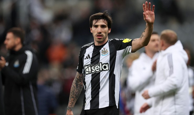 Tonali con la maglia del Newcastle.