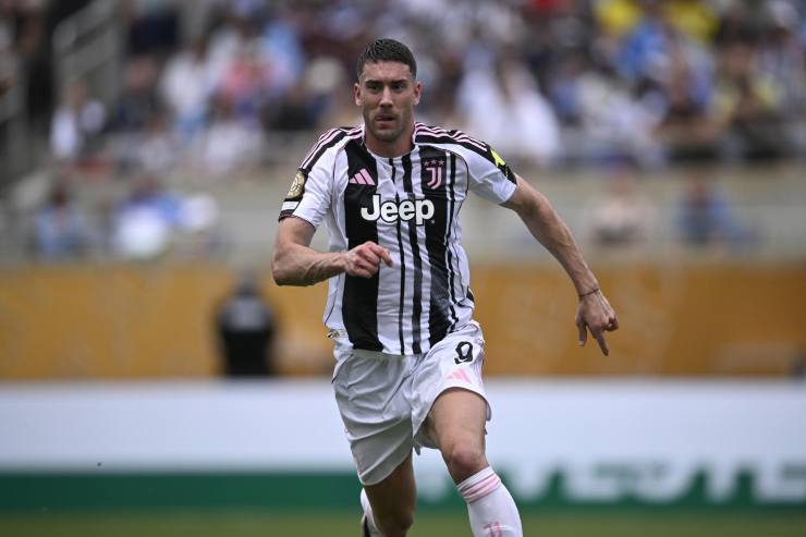 Vlahovic in campo con la maglia della Juventus al Mondiale per Club