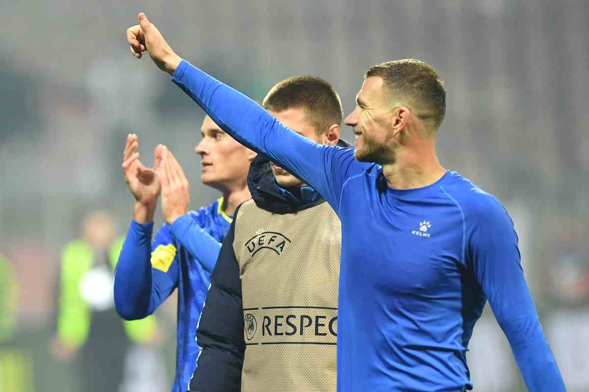 Edin Dzeko è della Fiorentina: l’ufficialità è arrivata, ecco il comunicato Edin Dzeko è della Fiorentina: l’ufficialità è arrivata, ecco il comunicato