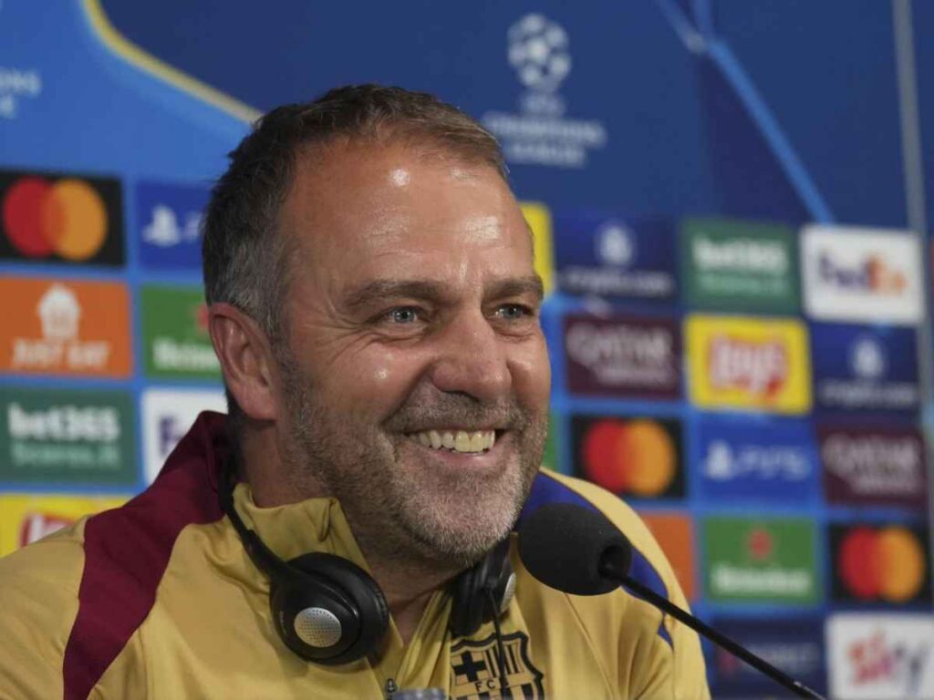 Flick sorridente in conferenza stampa