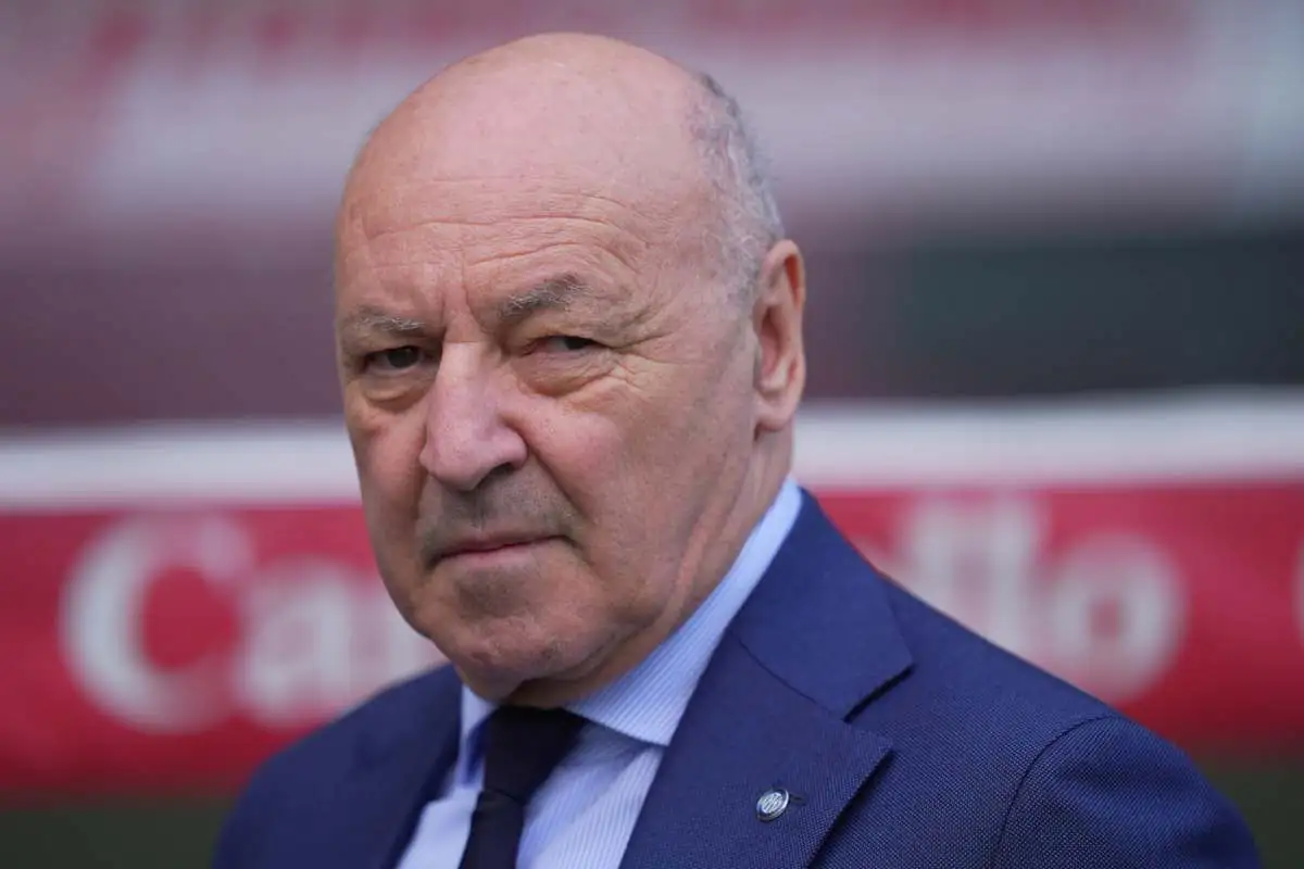 Marotta osserva da bordo campo