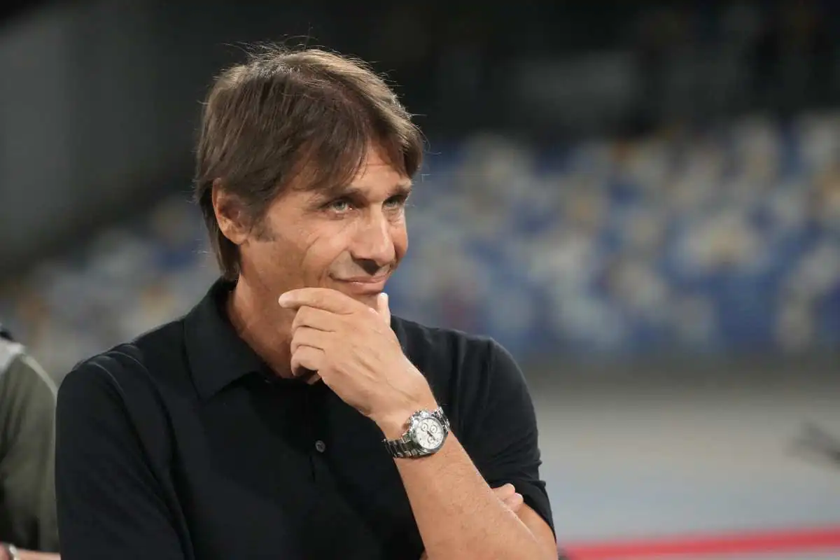 Antonio Conte Perplesso e pensieroso
