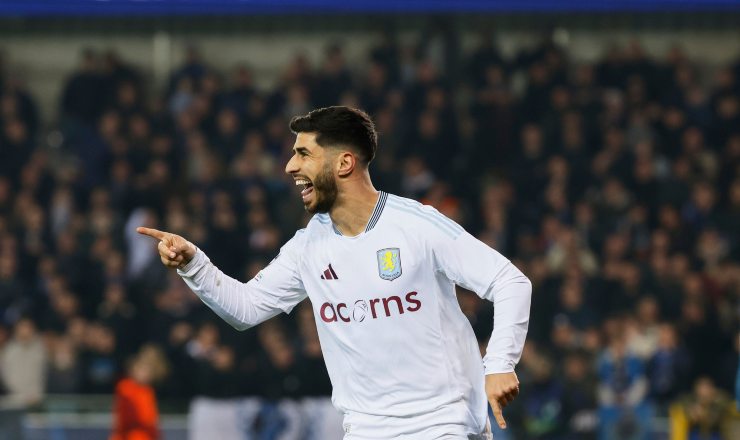 Marco Asensio con la maglia dell'Aston Villa