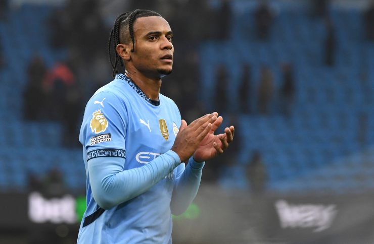 Akanji in campo con il Manchester City