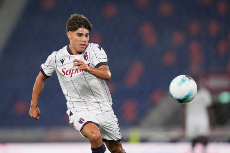 Dominguez in campo con il Bologna