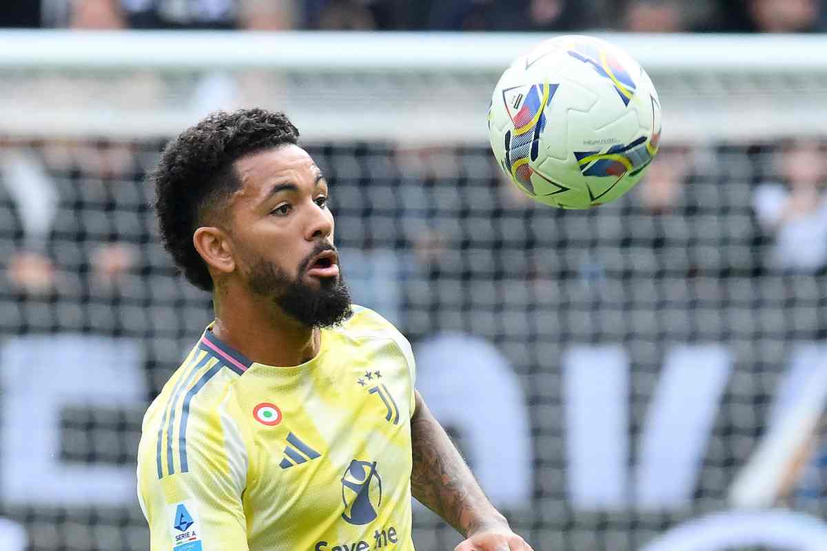 Douglas Luiz, che guaio: il cambio in panchina modifica i piani: può rientrare alla base Douglas Luiz, che guaio: il cambio in panchina modifica i piani: può rientrare alla base