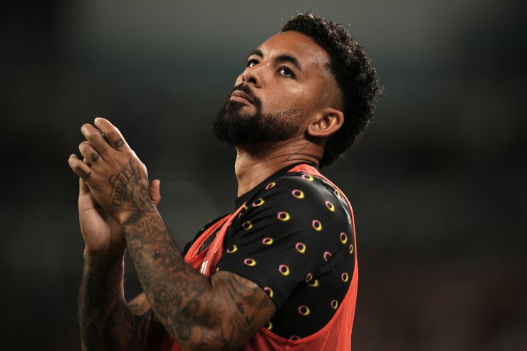 Douglas Luiz in campo