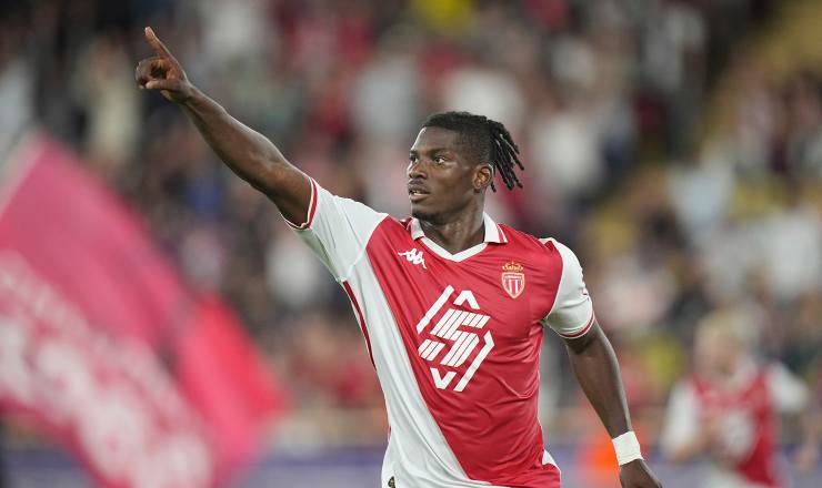 Embolo con la maglia del Monaco.