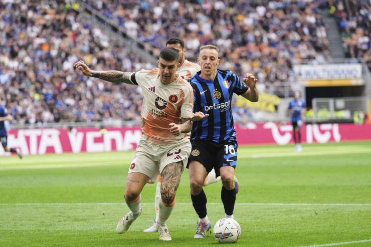 Gianluca Mancini in campo contro l'Inter