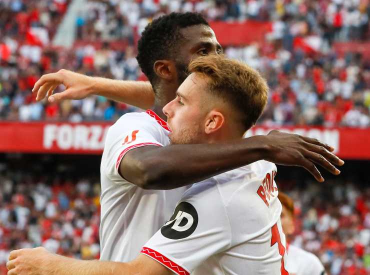 Iheanacho insieme ad un compagno