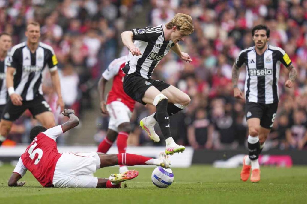 Il Newcastle in campo contro l'Arsenal