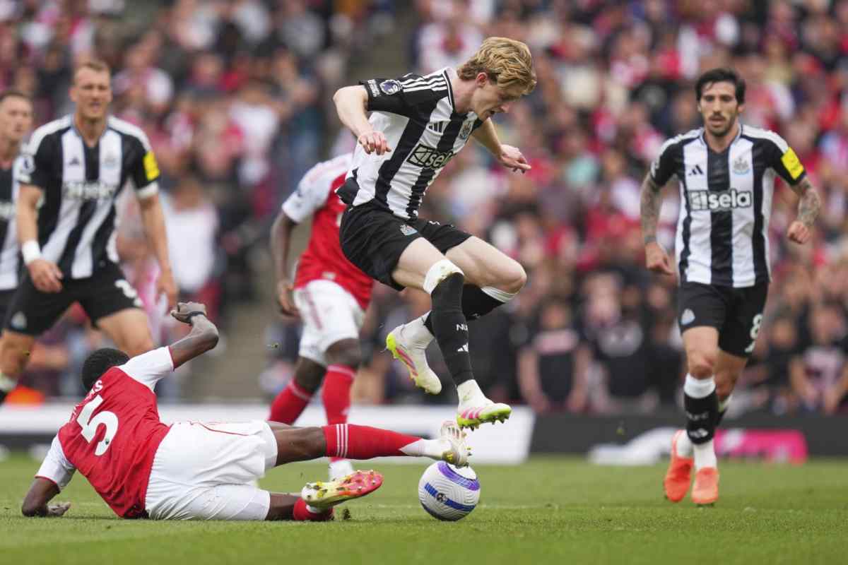 Il Newcastle in campo contro l'Arsenal