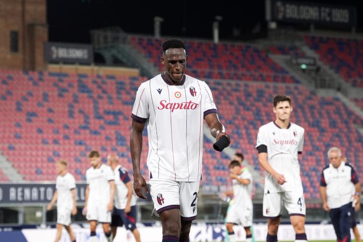 Jhon Lucumí in campo con il Bologna