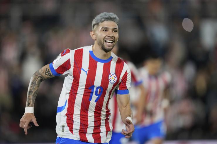 Julio César Enciso con la maglia del Paraguay