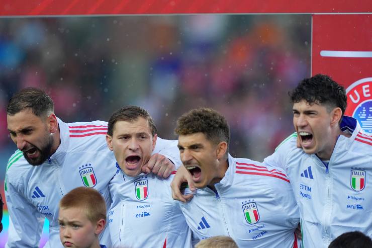 L'Italia canta l'inno prima del match contro la Norvegia