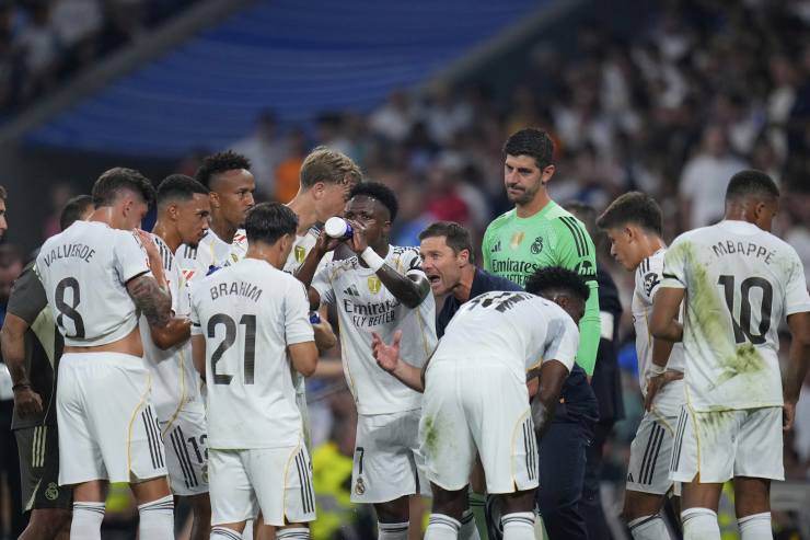 Il Real Madrid in campo contro l'Osasuna