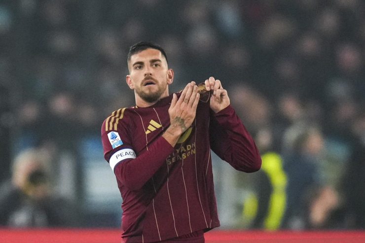 Lorenzo Pellegrini in campo con la Roma