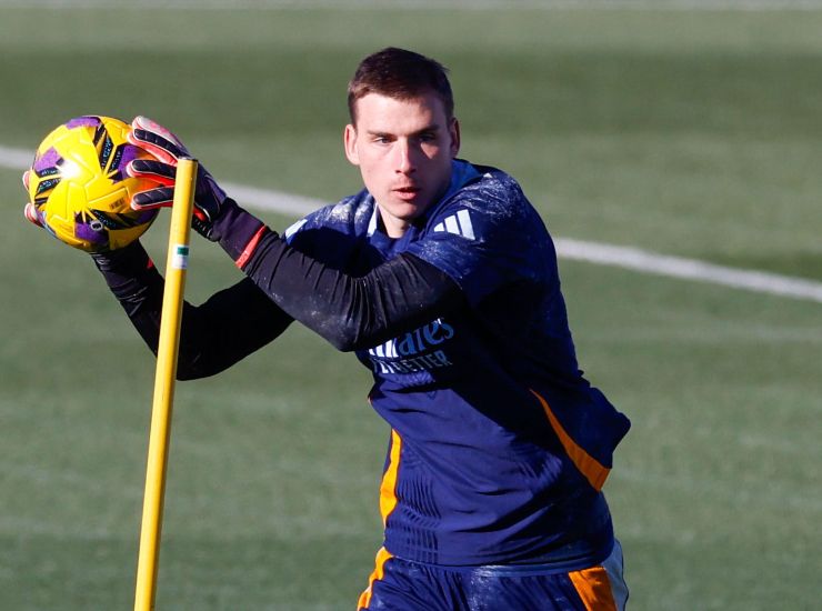 Lunin blocca una palla