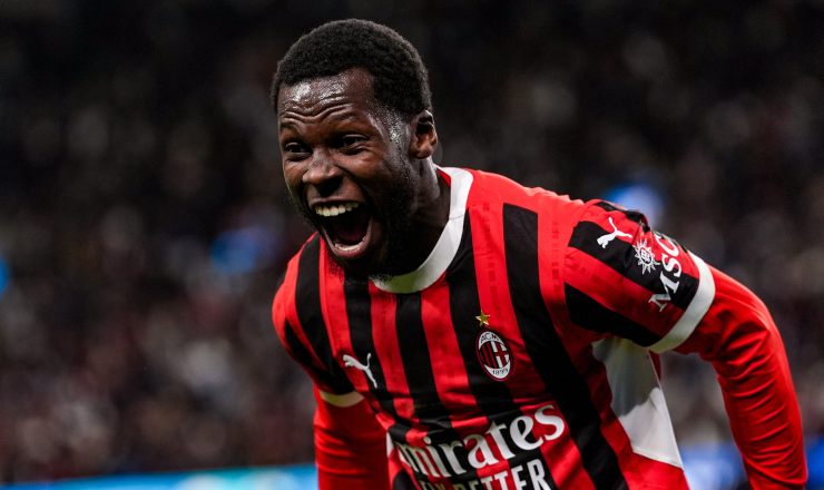 Yunus Musah con la maglia del Milan