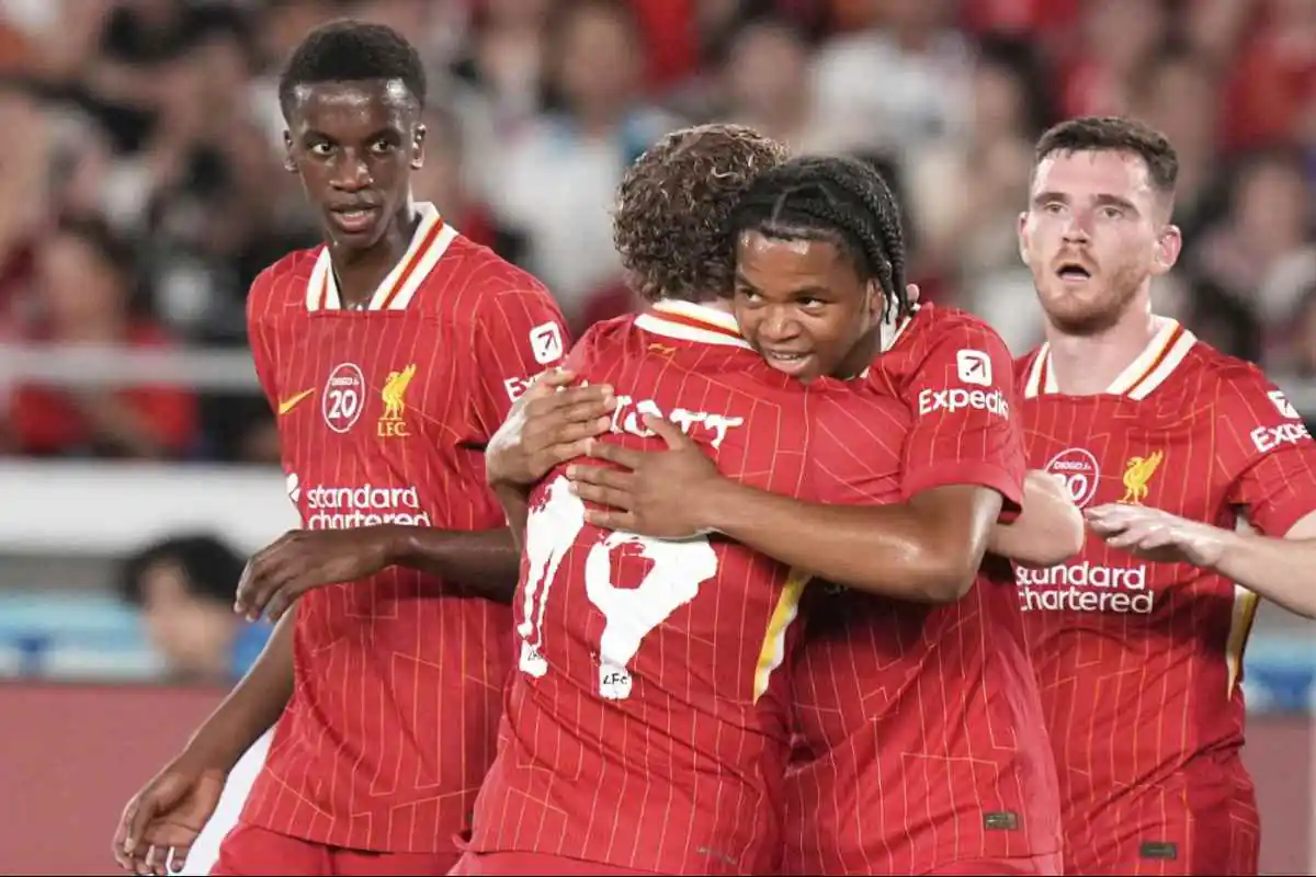 Ngumoha festeggia un gol