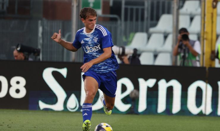 Nico Paz in azione con la maglia del Como