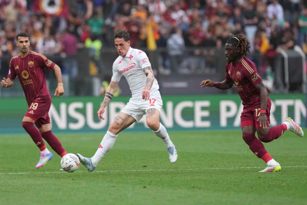 Nicolò Zaniolo in campo con la maglia della Fiorentina
