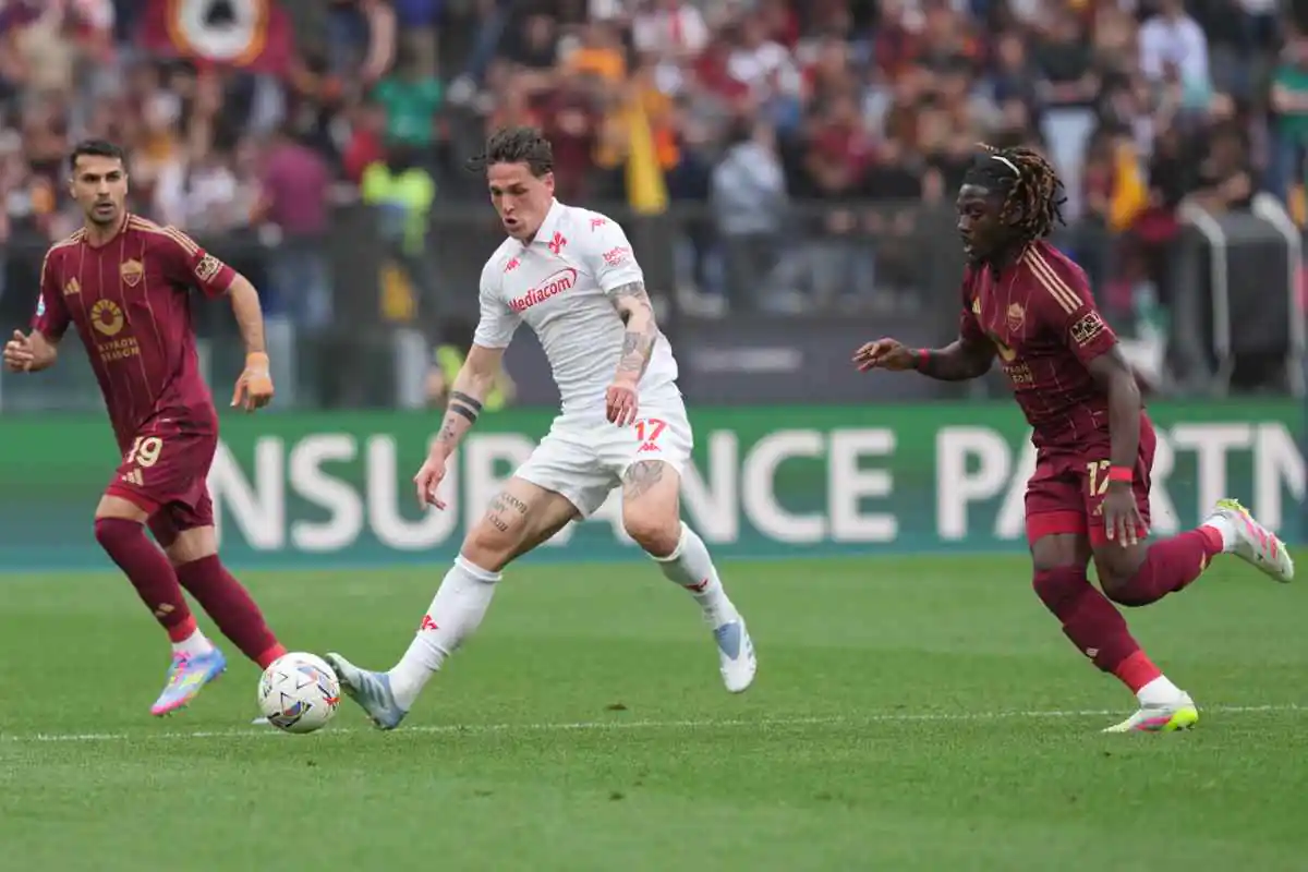Nicolò Zaniolo in campo con la maglia della Fiorentina
