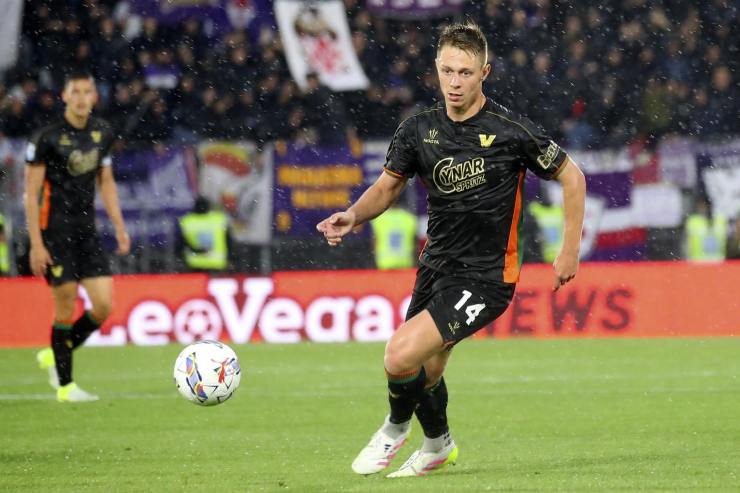 Nicolussi Caviglia in campo con il Venezia