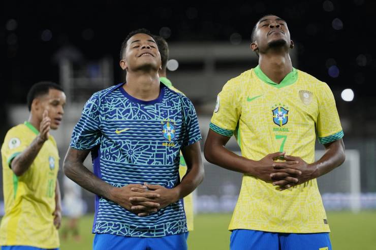 Rayan in campo con la maglia del Brasile