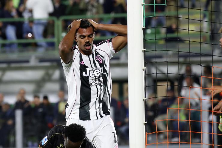 Renato Veiga in campo con la Juventus