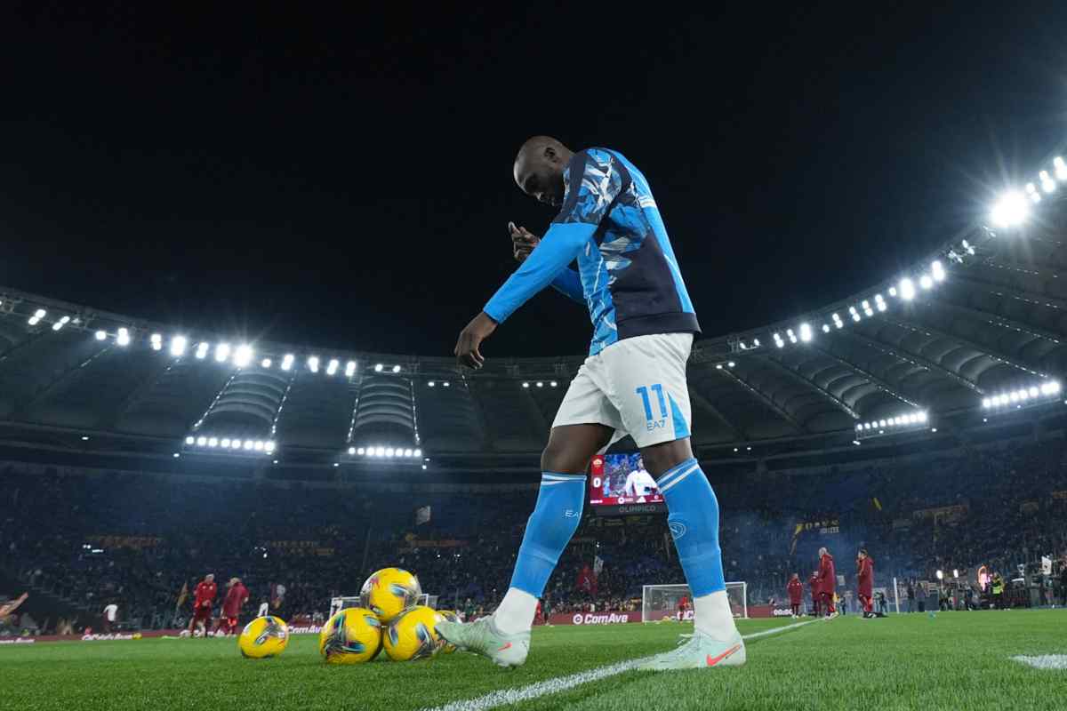 Romelu Lukaku esce dal campo a testa bassa