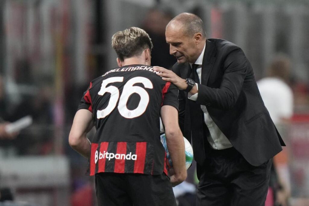 Saelemakers e Allegri durante Milan-Cremonese del 23 agosto 2025.