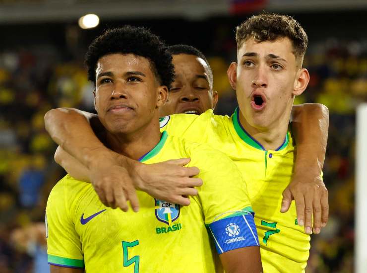 Santos esulta con i compagni