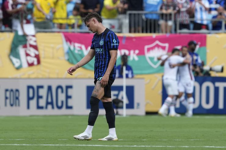 Sebastiano Esposito in campo con la maglia dell'Inter