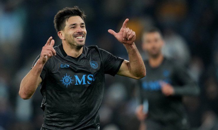 Giovanni Simeone con la maglia del Napoli.