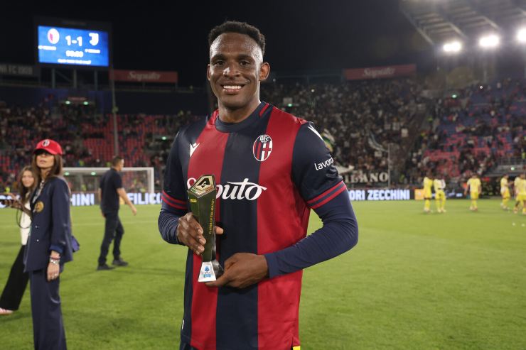 Jhon Lucumí in campo con il Bologna