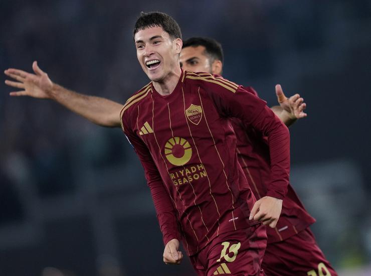 Soule esulta dopo una rete