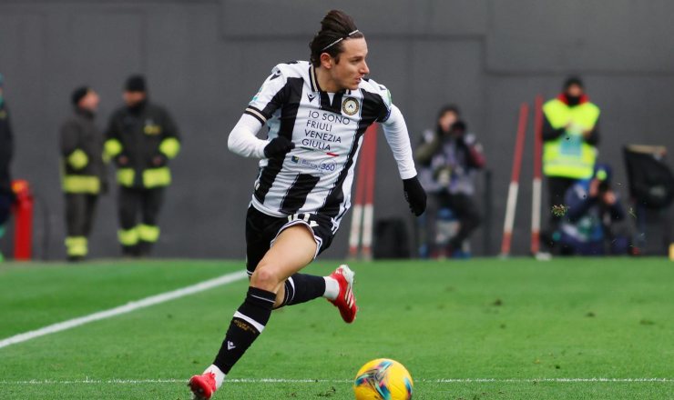 Thauvin in azione con la maglia dell'Udinese.