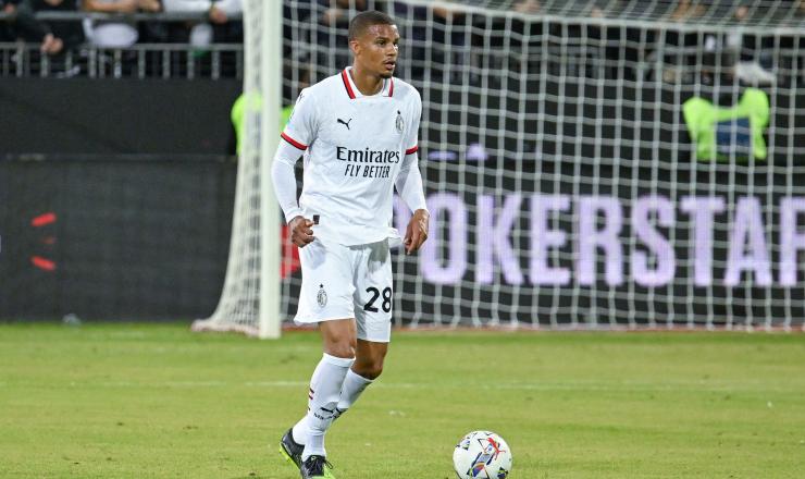 Thiaw in azione con la maglia del Milan.