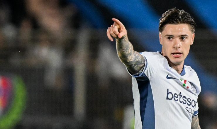 Nicola Zalewski con la maglia dell'Inter.