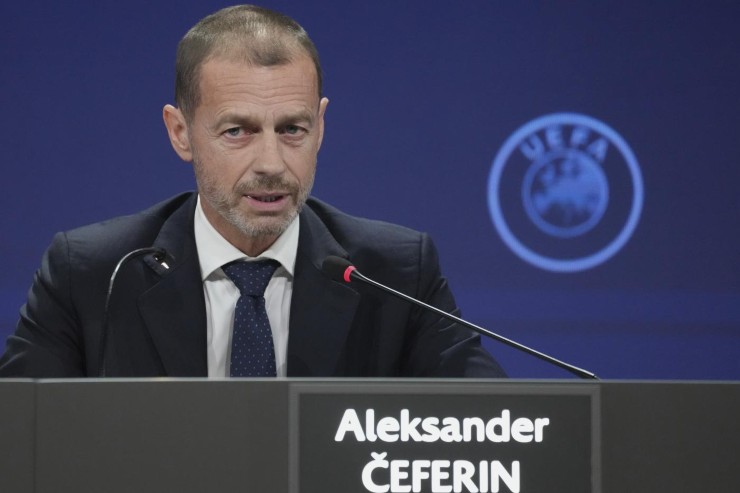 Ceferin immortalato mentre parla