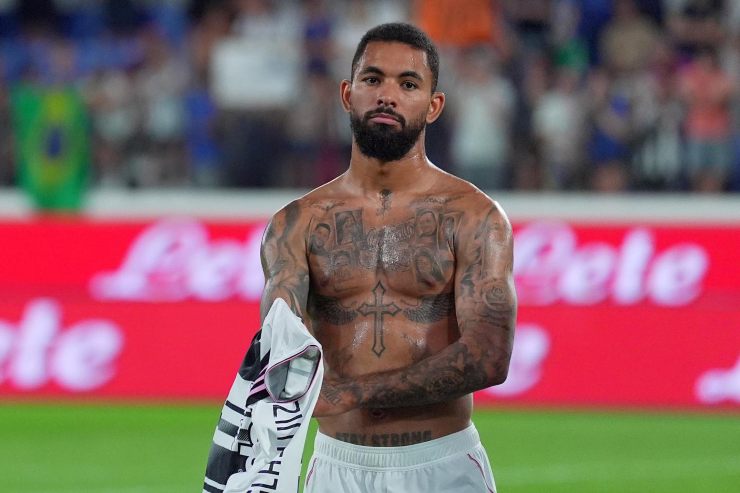 Douglas Luiz si sveste della maglia della Juventus